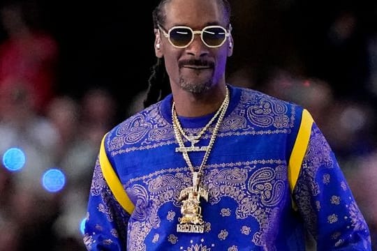 Rapper Snoop Dogg bei der Halbzeitpause des 56.