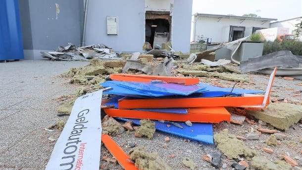 Eine Bank nach der Sprengung eines Geldautomaten (Symbolbild): Die Täter sollen vor allem aus den Niederlanden kommen.