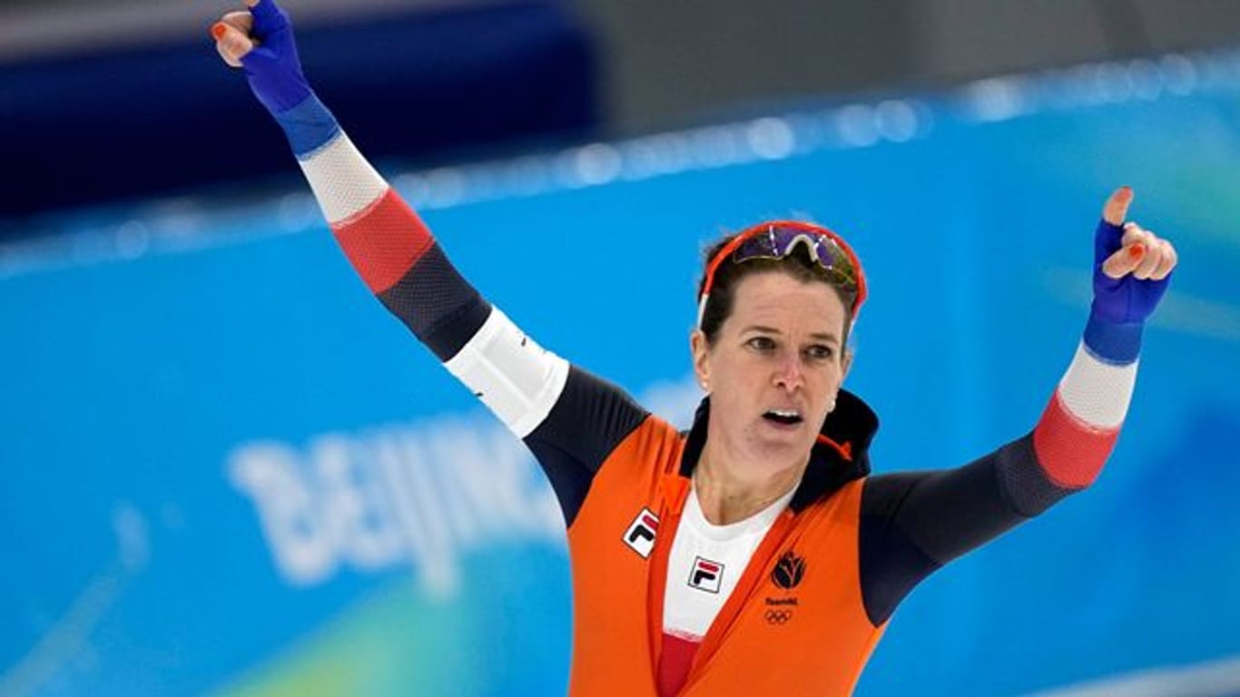 Eisschnellläuferin Ireen Wüst hat gemeinsam mit Irene Schouten und Marijke Groenewoud Bronze in der Mannschaftsverfolgung gewonnen.