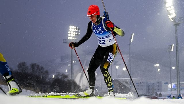 Biathletin Denise Herrmann geht als Schlussläuferin auf die Strecke.