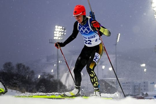 Biathletin Denise Herrmann geht als Schlussläuferin auf die Strecke.