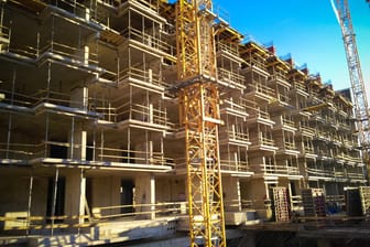Neuer Wohnraum (Symbolbild): Durch den KfW-Förderstopp sei der Bau Hunderter Neubauwohnungen in Gefahr, warnen die Wohnungsunternehmen in Nord- und Süddeutschland.