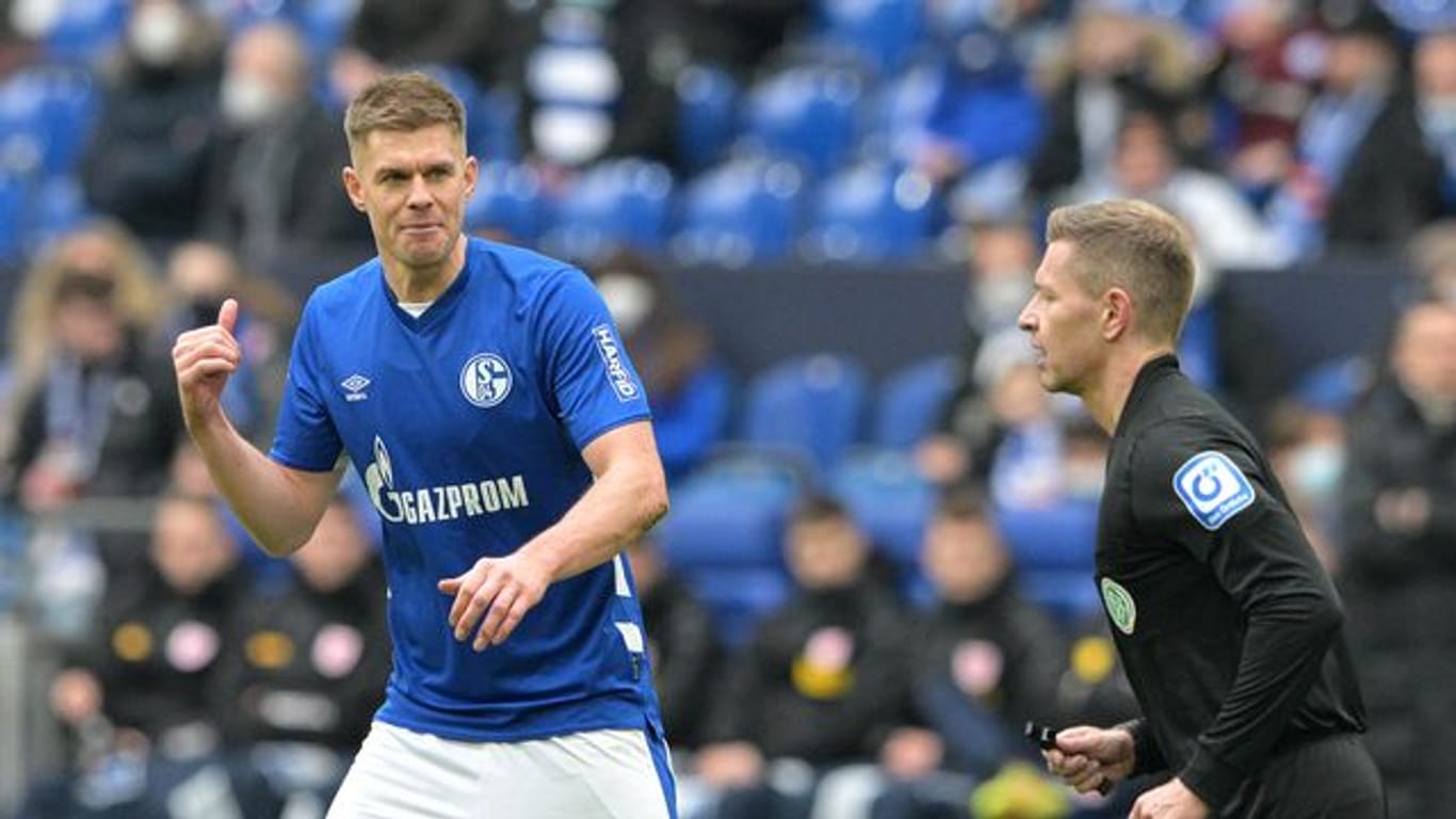 Der Stürmer des Fußball-Zweitligisten FC Schalke 04 möchte auch kommende Saison für die Knappen auflaufen.