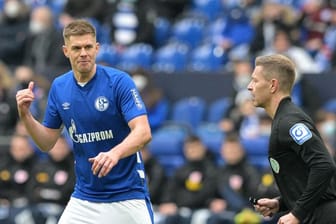Der Stürmer des Fußball-Zweitligisten FC Schalke 04 möchte auch kommende Saison für die Knappen auflaufen.