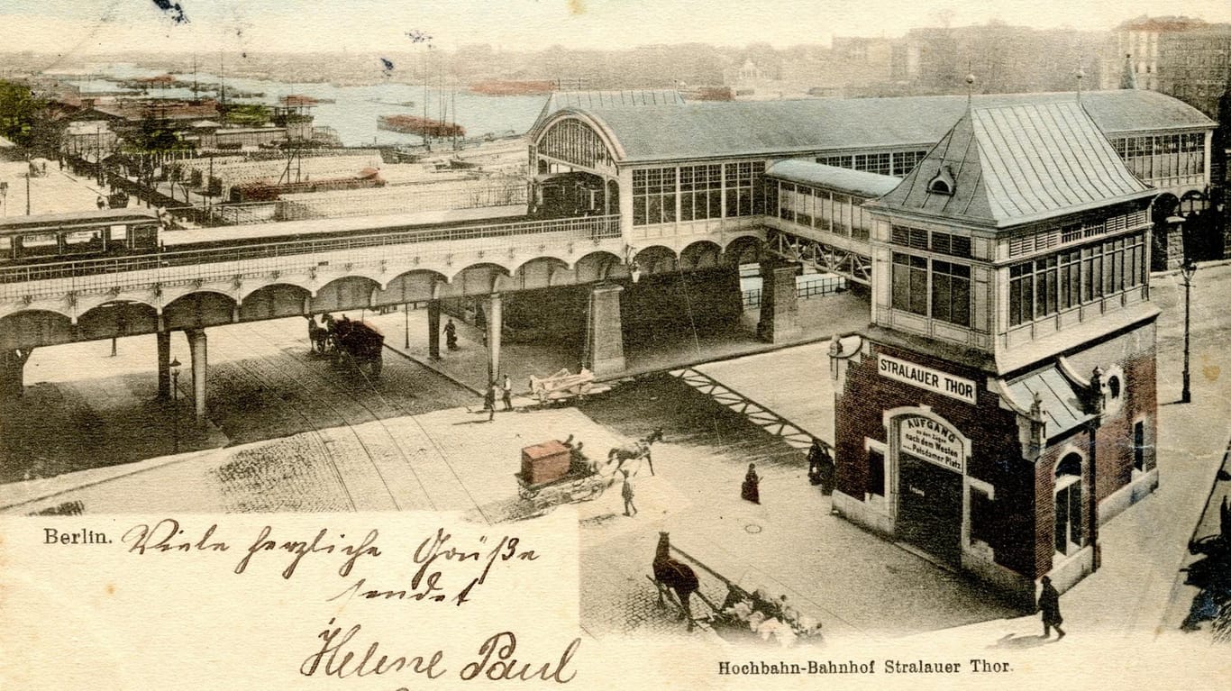 Der U-Bahnhof Stralauer Thor (später U-Bhf Stralauer Tor, danach U-Bhf Osthafen) auf einer Postkarte von 1902 (Archivbild): Damals machten noch Pferdekutschen statt Autos den öffentlichen Verkehrsmitteln Konkurrenz.