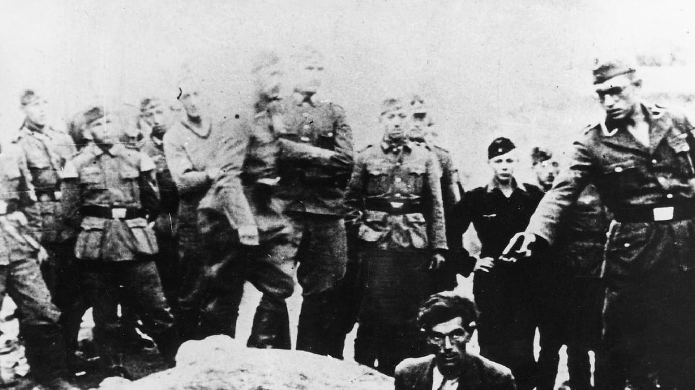 Erschießung von Juden 1941 im ukrainischen Winniza: Mehr als zwei Millionen Juden wurden im sogenannten "Holocaust durch Kugeln" ermordet.
