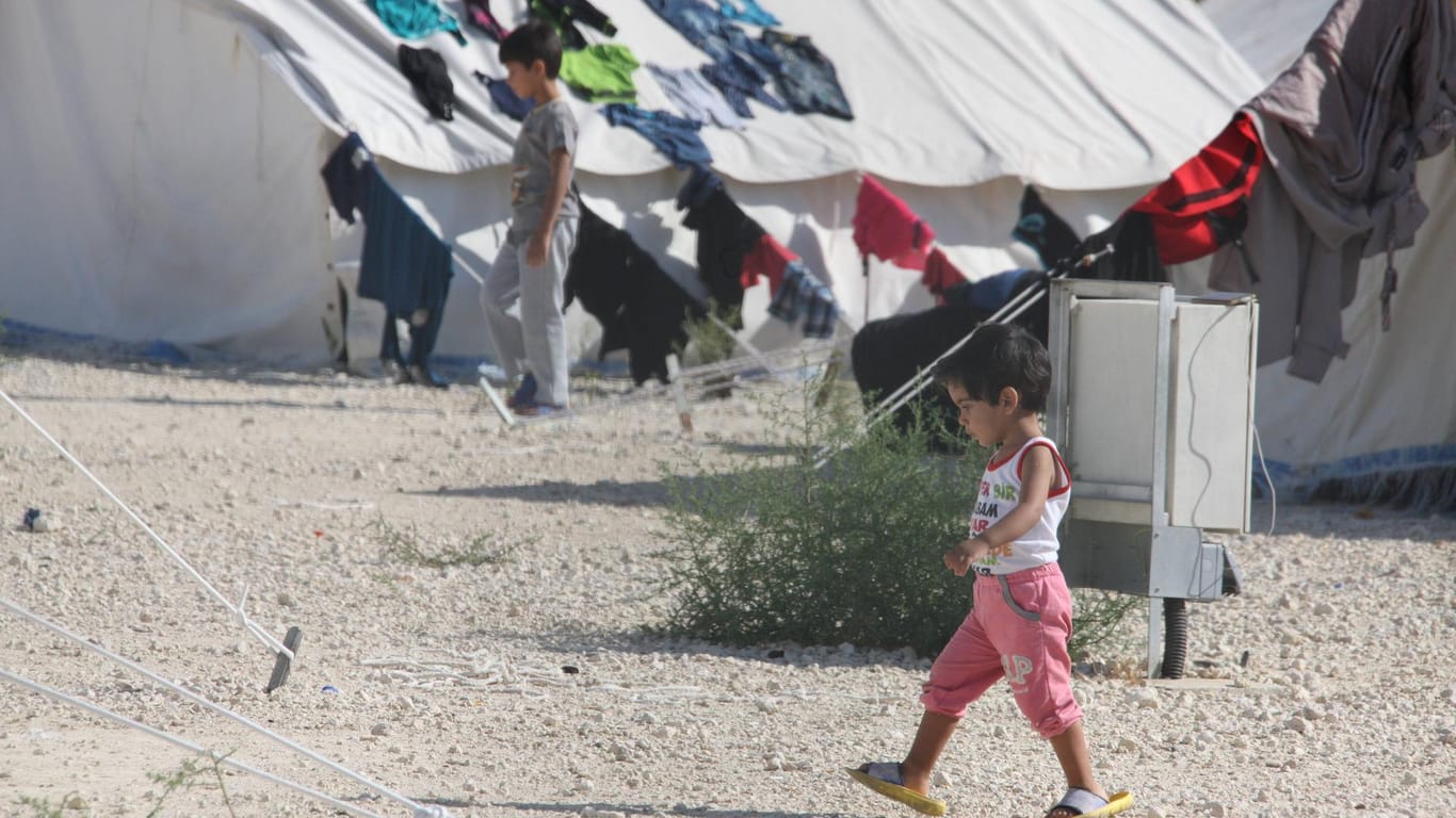Kinder in einem Flüchtlingscamp auf Zypern (Symbolbild): Das kleine Mädchen wurde vermutlich von seinen Eltern getrennt, als sie versuchten, vom türkisch-besetzten Norden der Insel in den Süden zu gelangen.