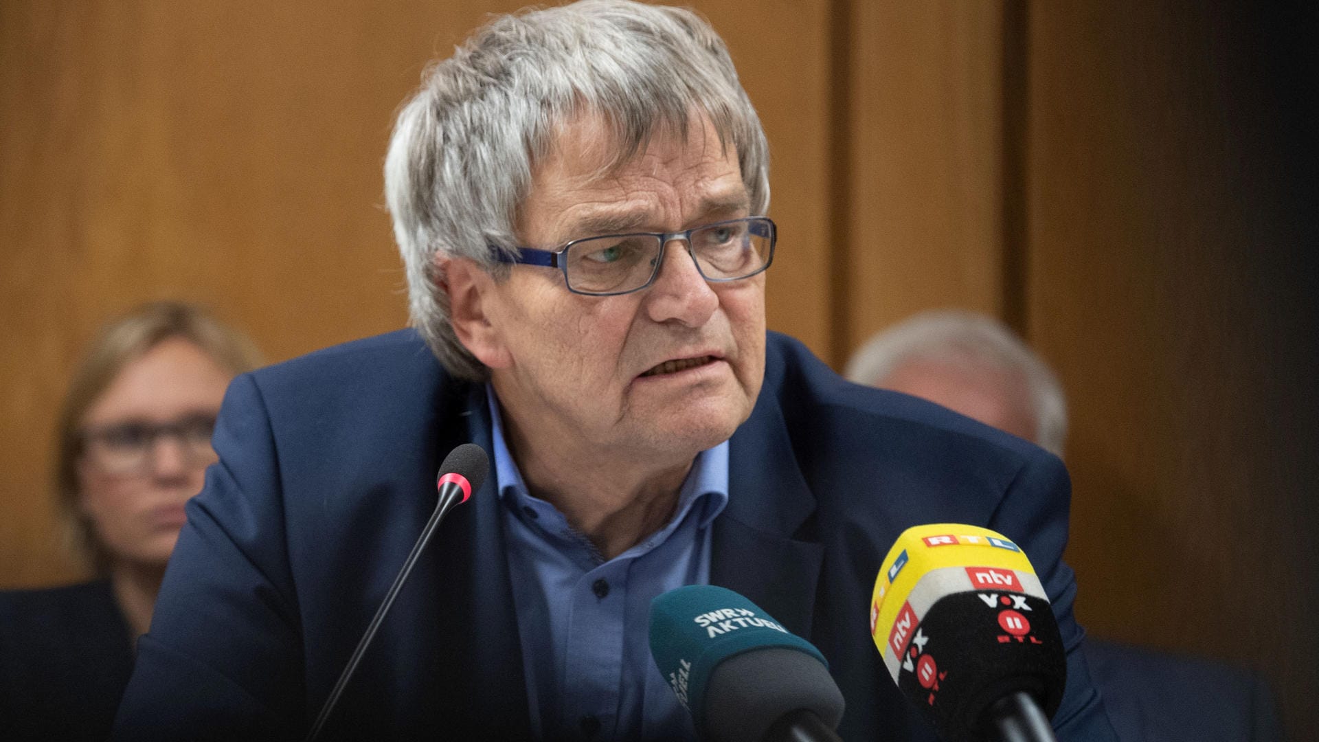 Hans-Ulrich Sckerl (Bündnis 90/Die Grünen) spricht während einer Sitzung des Innenauschusses des Landtags von Baden-Württemberg(Archivbild): Der 70-Jährige verstarb an den Folgen seiner Krebserkrankung. Hans-Ulrich Sckerl (Bündnis 90/Die Grünen) spricht während einer Sitzung des Innenauschusses des Landtags von Baden-Württemberg(Archivbild): Der 70-Jährige verstarb an den Folgen seiner Krebserkrankung.