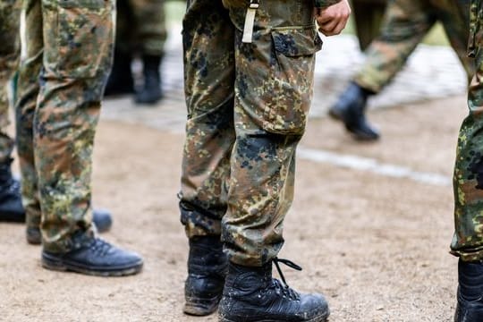 Nach dem Panzerunfall mit zwei Toten auf dem Truppenübungsplatz Bergen in Niedersachsen ermittelt die Staatsanwaltschaft nun gegen zwei Soldaten (Symbolbild).