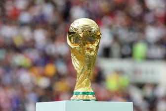 Laut einer Umfrage ist die Mehrheit der befragten Fußballer für eine WM alle vier Jahre.