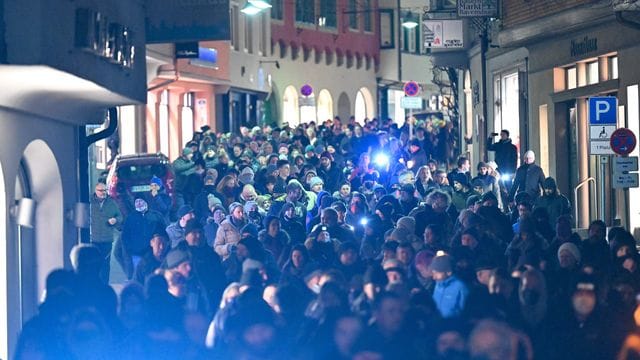 Gegner der Coronapolitik demonstrieren