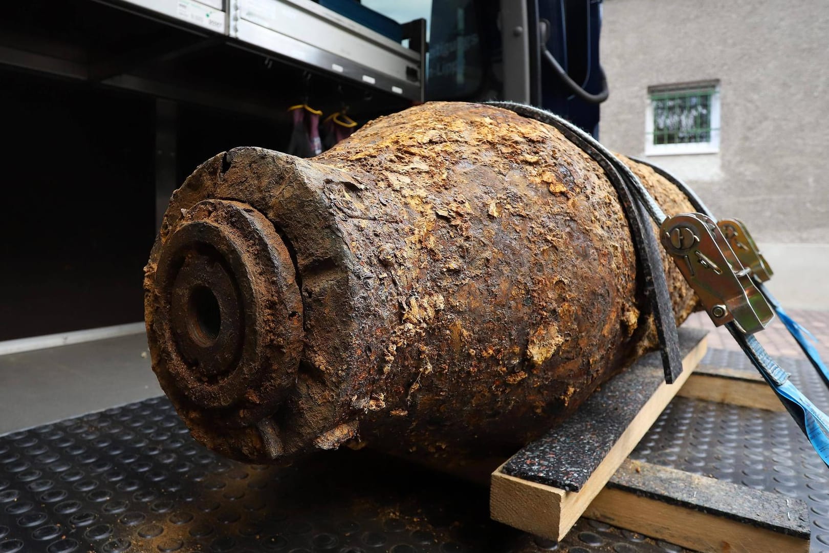 Eine Fliegerbombe aus dem Zweiten Weltkrieg (Symbolbild): Für die Menschen aus dem Sperrradius werden für die Dauer der Entschärfung Unterkünfte zur Verfügung gestellt.