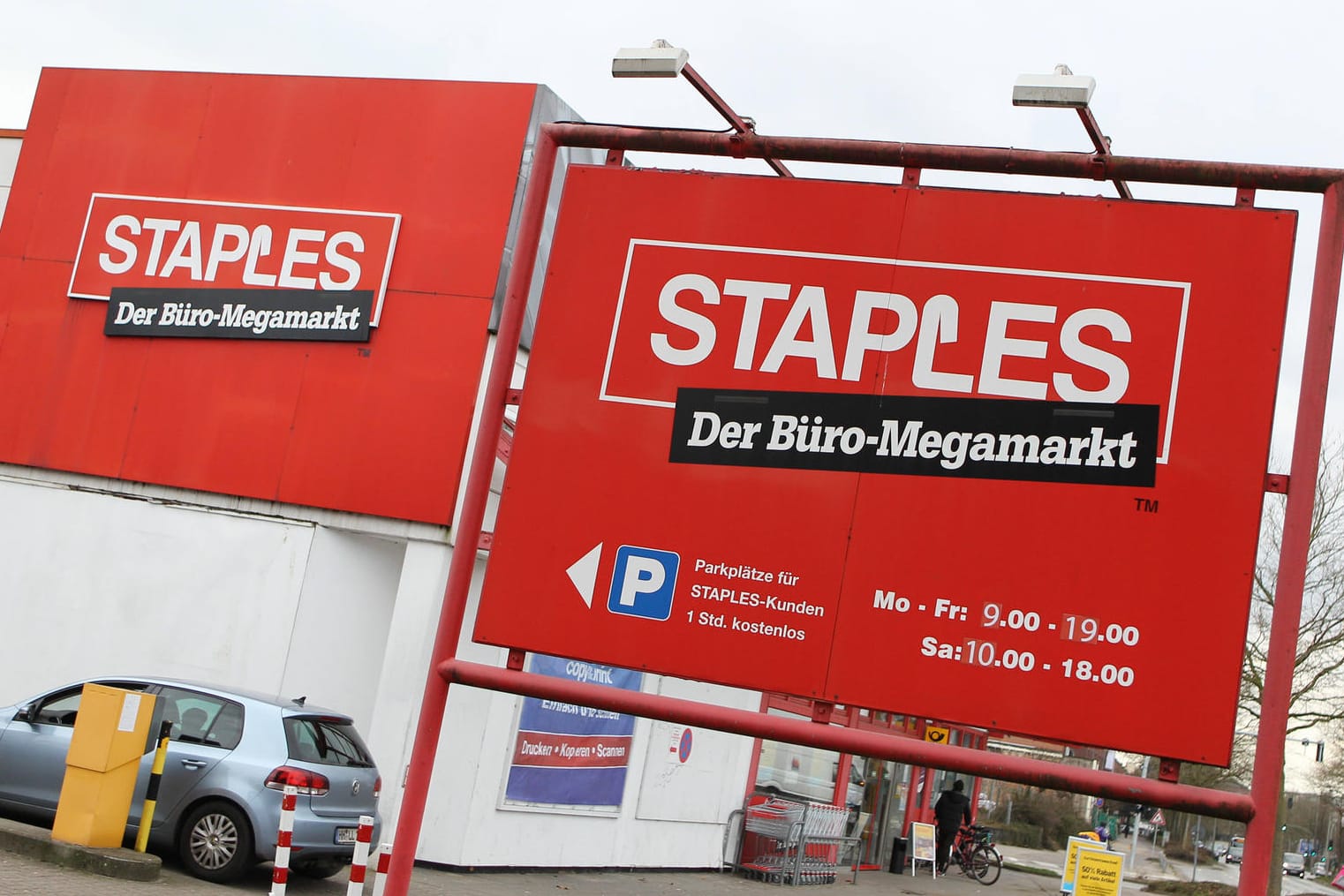 Eine Filiale vom Büroartikelhändler Staples in Hamburg (Symbolbild): Das Unternehmen wurde von Corona hart getroffen. Eine Filiale vom Büroartikelhändler Staples in Hamburg (Symbolbild): Das Unternehmen wurde von Corona hart getroffen.