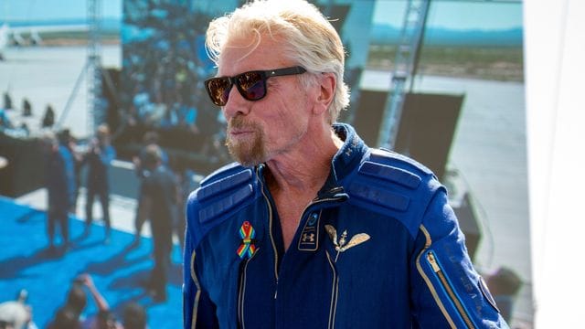 Richard Branson verkauft Tickets für einen Flug ins All. Richard Branson verkauft Tickets für einen Flug ins All.