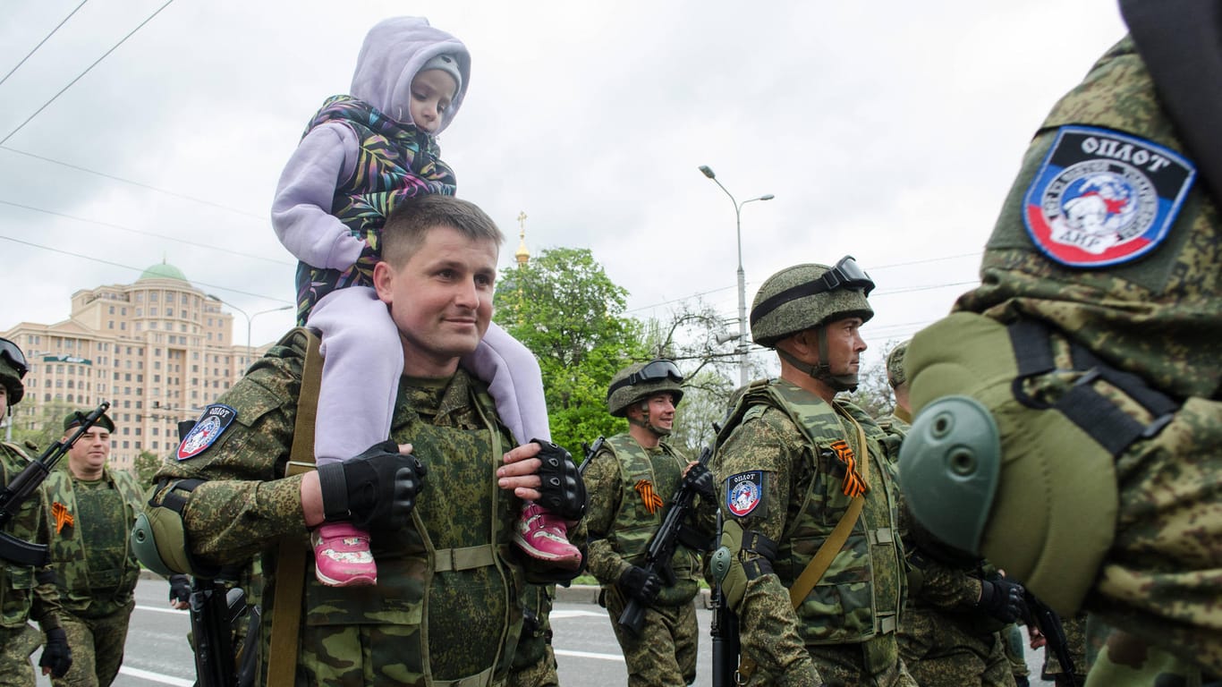 Prorussische Separatisten in der Ostukraine: Seit 2014 kämpfen die Truppen dort gegen ukrainische Soldaten.