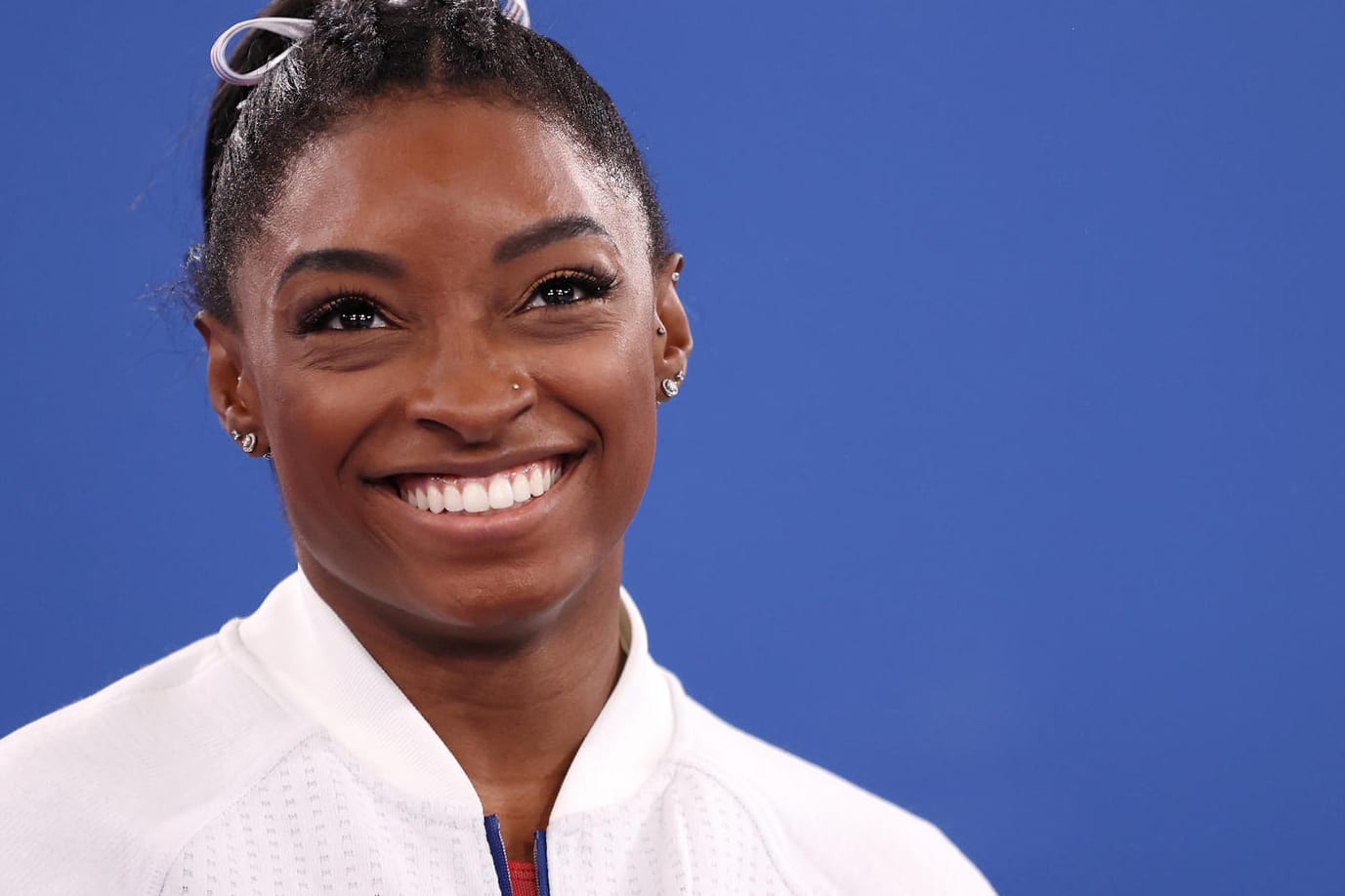 Simone Biles: Die Turnerin hat sich verlobt.