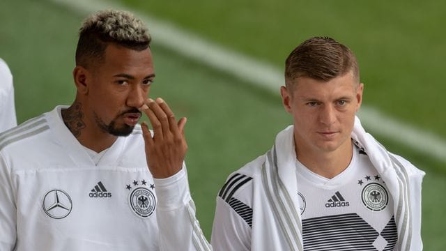 Lange Kollegen in der deutschen Natonalmannschaft: Jerome Boateng (l) und Toni Kroos.