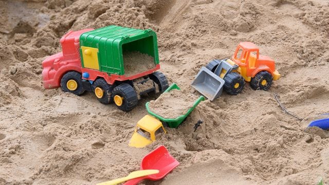 "Die die Verwahrlosung oder der Rückbau von Kinderspielplätzen sind Anzeichen einer kinderfeindlichen Gesellschaft. "Die die Verwahrlosung oder der Rückbau von Kinderspielplätzen sind Anzeichen einer kinderfeindlichen Gesellschaft.