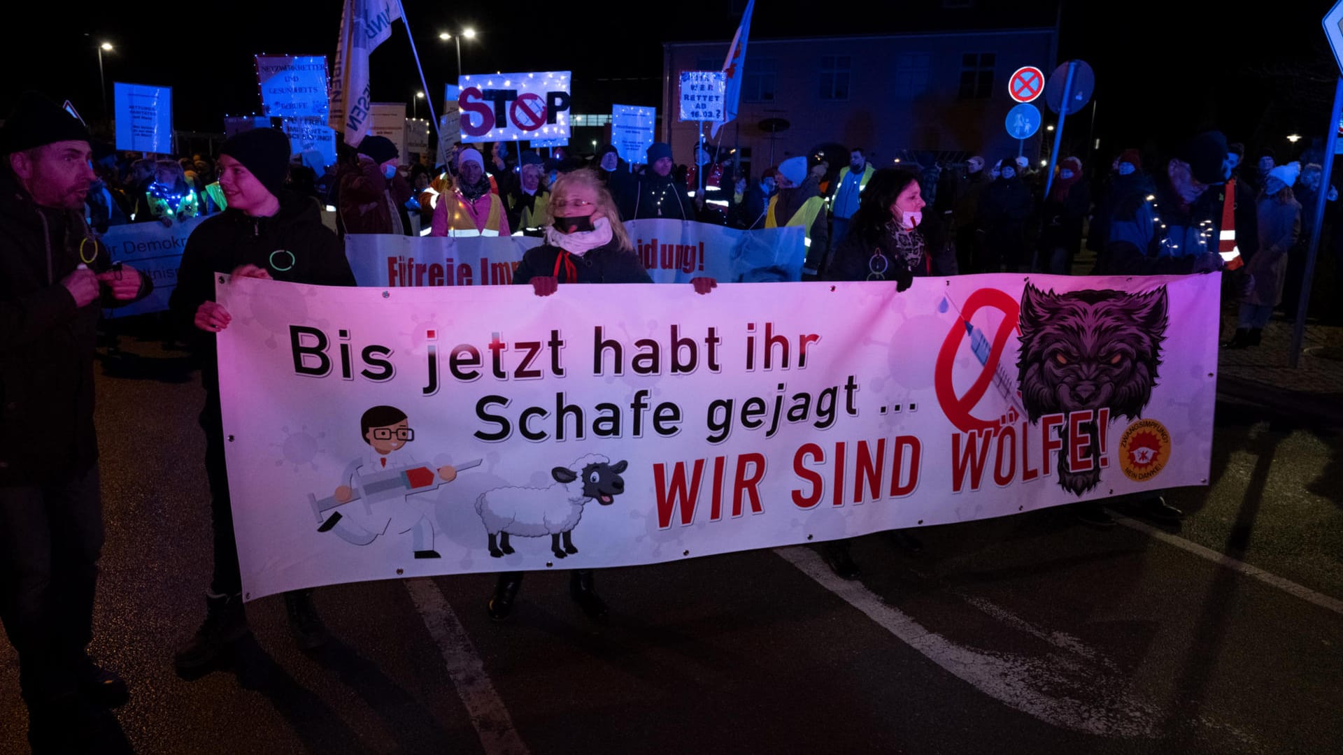 Corona-Demo in Mecklenburg-Vorpommern: "Das hat zu mehr Hass und Mobilisierung geführt."