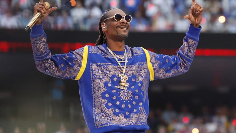 Snoop Doog beim diesjährigen Super Bowl: Der US-Rapper investiert 13 Millionen Euro in eine hessische Cannabis-Firma.