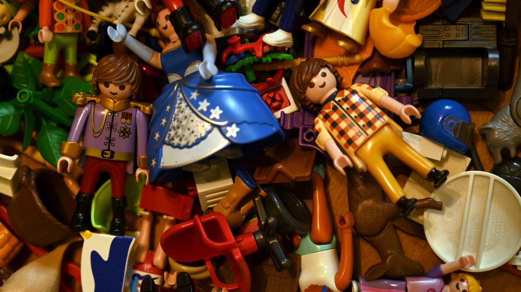 Playmobil-Figuren (Symbolbild): Der Spielzeugriese erwägt offenbar Schleich zu übernehmen. Playmobil-Figuren (Symbolbild): Der Spielzeugriese erwägt offenbar Schleich zu übernehmen.