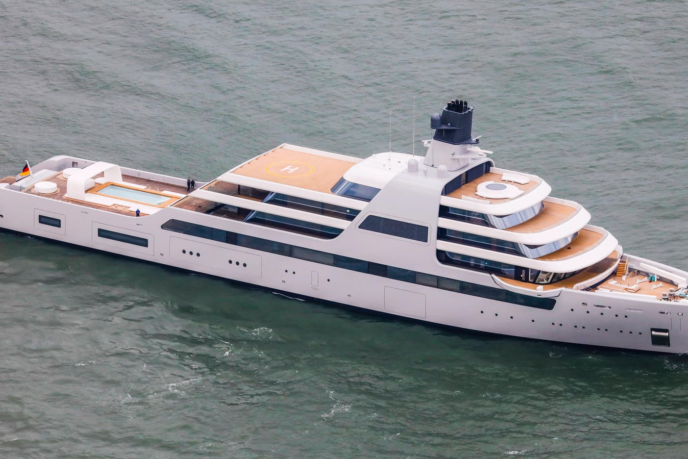 Superyacht Solaris, gebaut von der Lloyd-Werft (Symbolbild): Das Unternehmen geriet im Januar in die Insolvenz. Superyacht Solaris, gebaut von der Lloyd-Werft (Symbolbild): Das Unternehmen geriet im Januar in die Insolvenz.