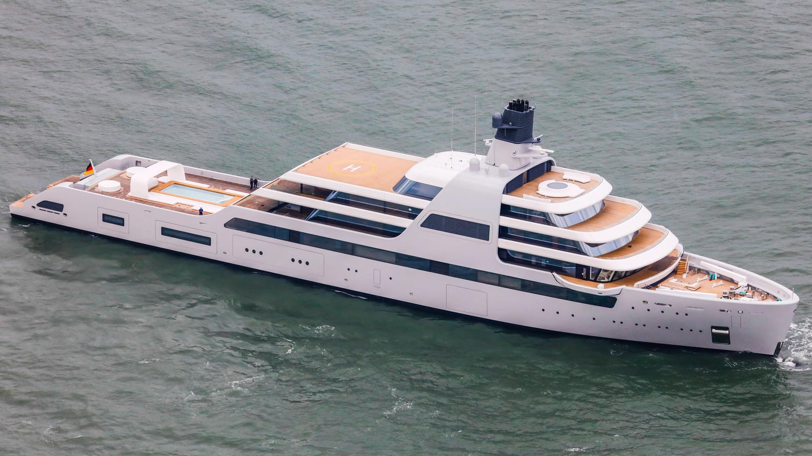 Superyacht Solaris, gebaut von der Lloyd-Werft (Symbolbild): Das Unternehmen geriet im Januar in die Insolvenz. Superyacht Solaris, gebaut von der Lloyd-Werft (Symbolbild): Das Unternehmen geriet im Januar in die Insolvenz.