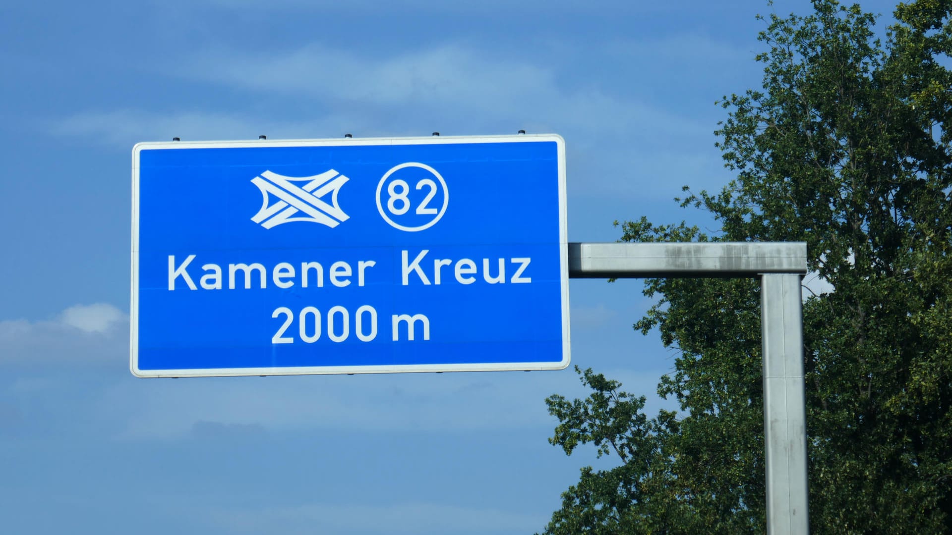 Kamener Kreuz (Archivbild): Hier brannte am Dienstagabend ein mit Heu beladener Anhänger. Kamener Kreuz (Archivbild): Hier brannte am Dienstagabend ein mit Heu beladener Anhänger.