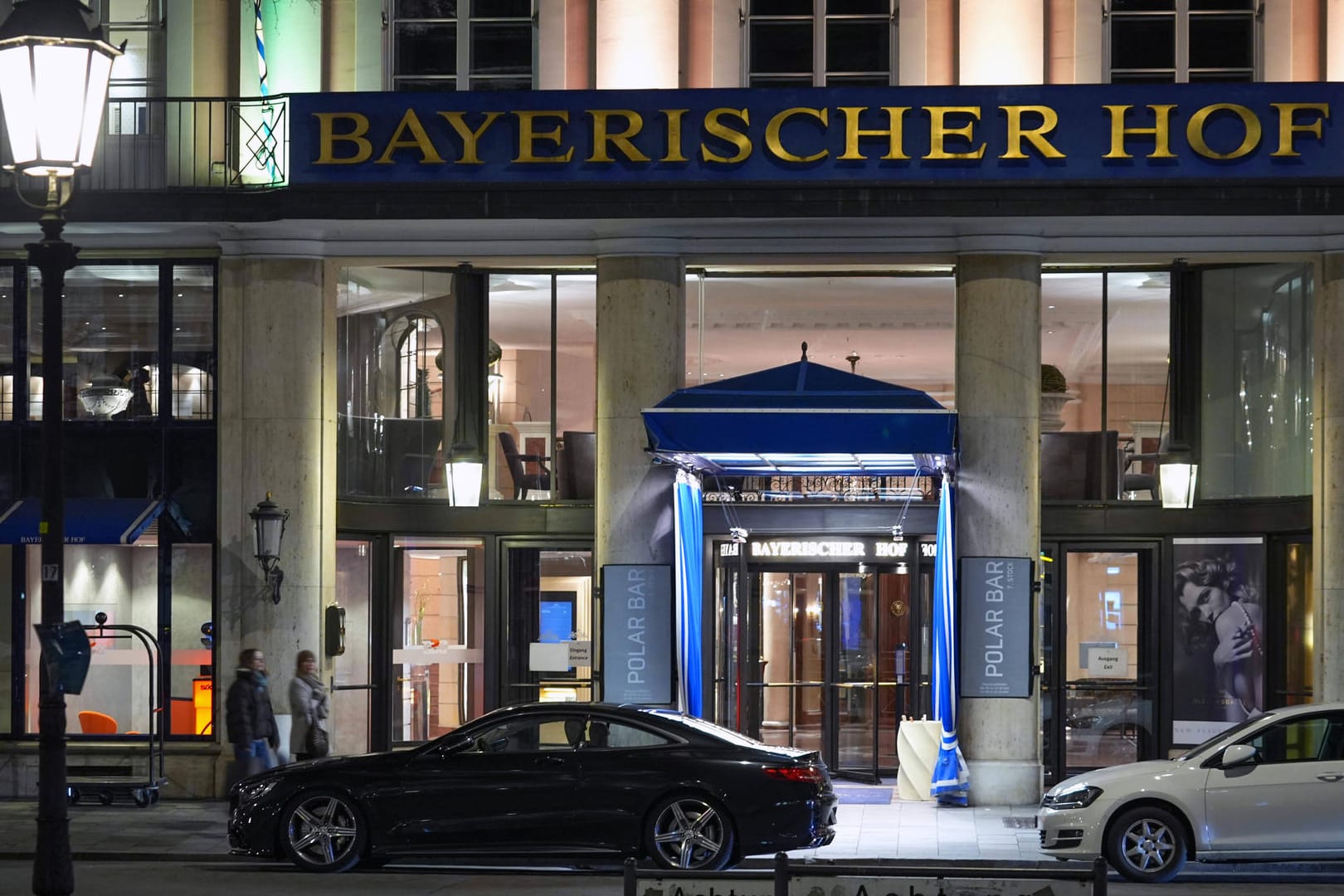 Das Tagungshotel Bayerischer Hof (Archivbild): Um den Veranstaltungsort der Münchner Sicherheitskonferenz wurde ein Sicherheitsring gezogen.