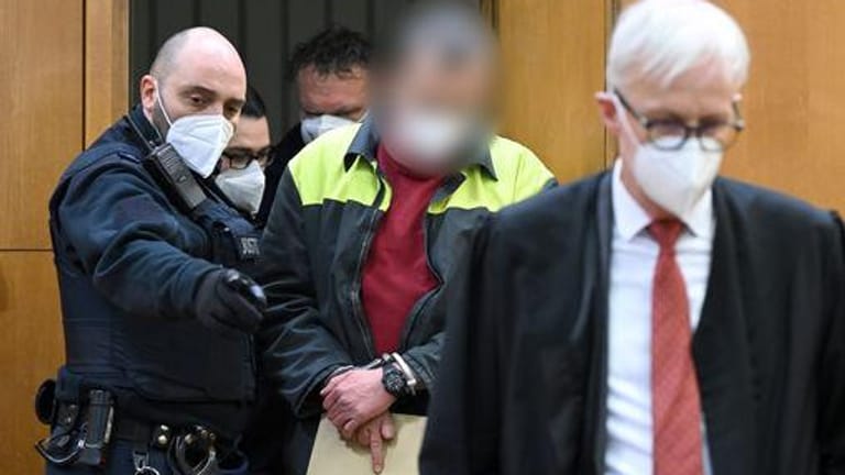 Der Angeklagte Alexander M. vor dem Gericht in Frankfurt: Er soll einen "Tag X" geplant haben.