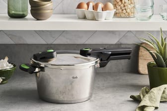 Schnellkochtöpfe im Angebot: Heute erhalten Sie einen Schnellkochtopf und eine -Bratpfanne im Set von Fissler so günstig wie nie.