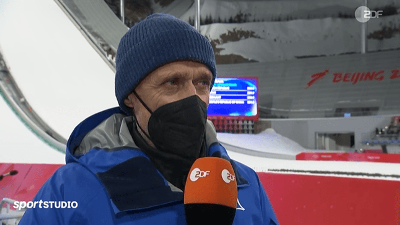 Toni Innauer: Der ZDF-Skisprungexperte zeigt Unverständnis über die Entscheidung der Wettkampfleitung, Katharina Althaus wegen ihres Anzugs zu disqualifizieren.