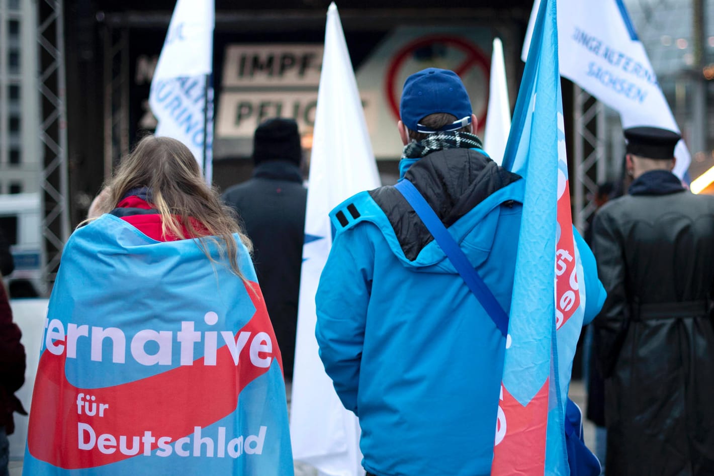 AfD-Anhänger: Die Partei habe gegen ein Spendenannahmeverbot im Parteiengesetz verstoßen, entschied ein Gericht.