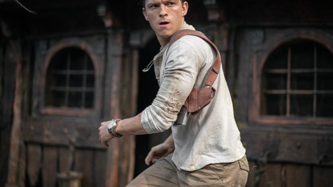Durchtrainiert: Tom Holland als Nathan Drake in einer Szene des Films "Uncharted".
