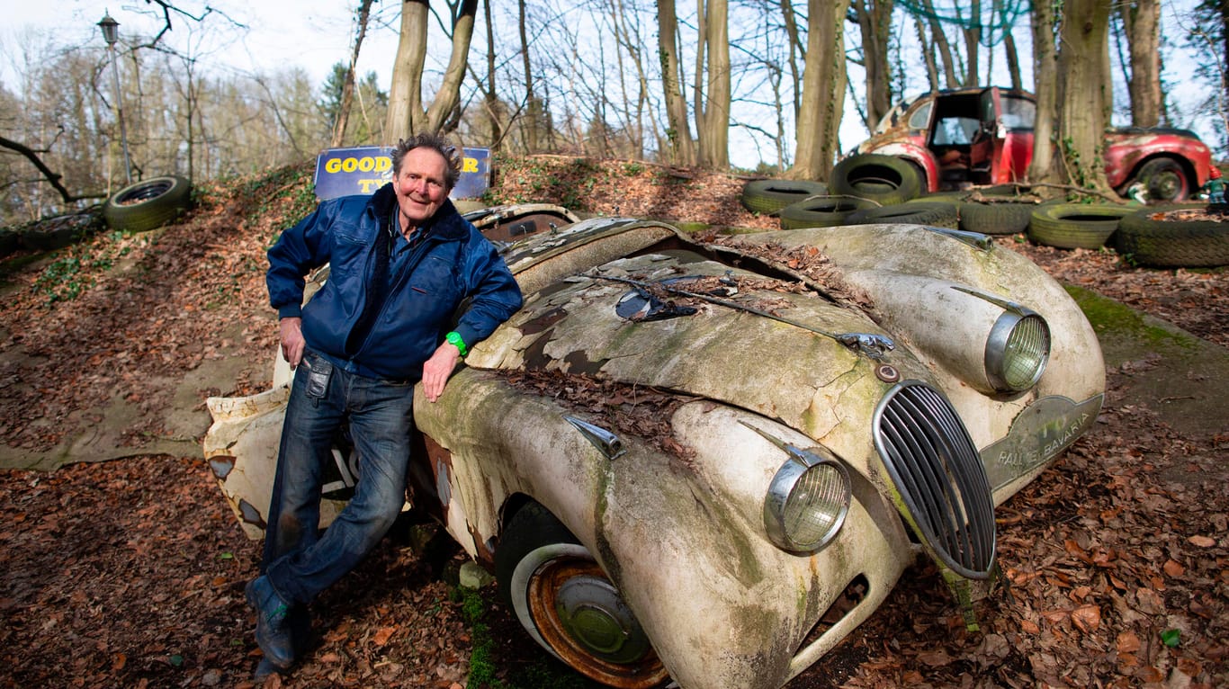 Oldtimer-Sammler Michael Fröhlich provoziert gerne: Sein Jaguar XK 120 war das erste "Exponat" im Skulpturenpark.
