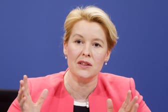 Berlins Regierende Bürgermeisterin Franziska Giffey: Auch nach der Abschaffung der meisten Regeln fordert sie eine Palette an Notfallinstrumenten.