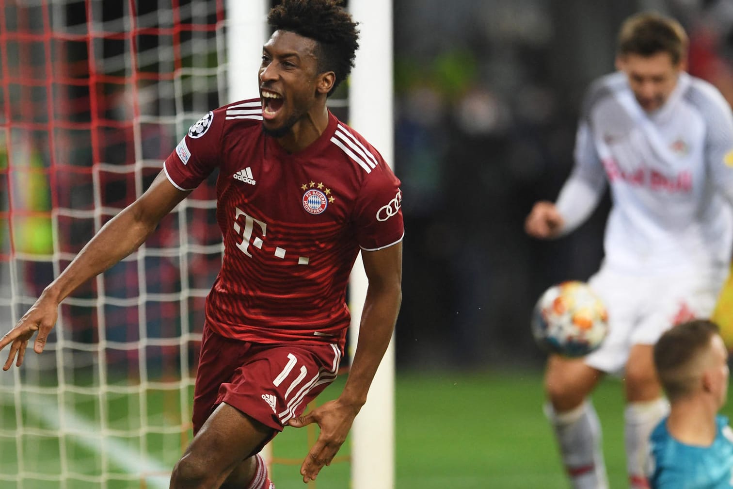 Erlösung: Kingsley Coman feiert sein Tor zum Ausgleich in Salzburg.