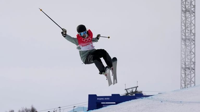 Die deutsche Freestyle-Skifahrerin Sabrina Cakmakli sicherte sich in der Qualifikation den letzten Platz fürs Finale.