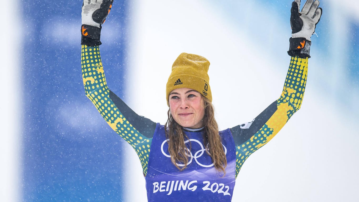 Daniela Maier: Die Skiscrosserin konnte bei der Siegerehrung ihren Erfolg kaum glauben.