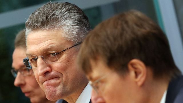 Das Robert Koch-Institut (RKI) unter Lothar Wieler hatte den Genesenenstatus mit Wirkung vom 15. Das Robert Koch-Institut (RKI) unter Lothar Wieler hatte den Genesenenstatus mit Wirkung vom 15.