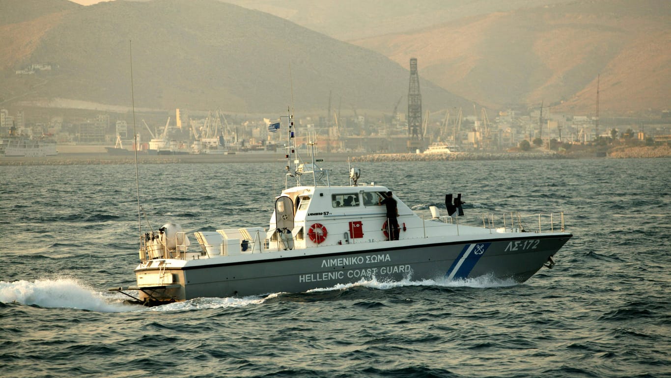 Ein Boot der griechischen Küstenwache: Die griechische Polizei weist die vermehrten Vorwürfe, Pushbacks durchzuführen, strikt zurück