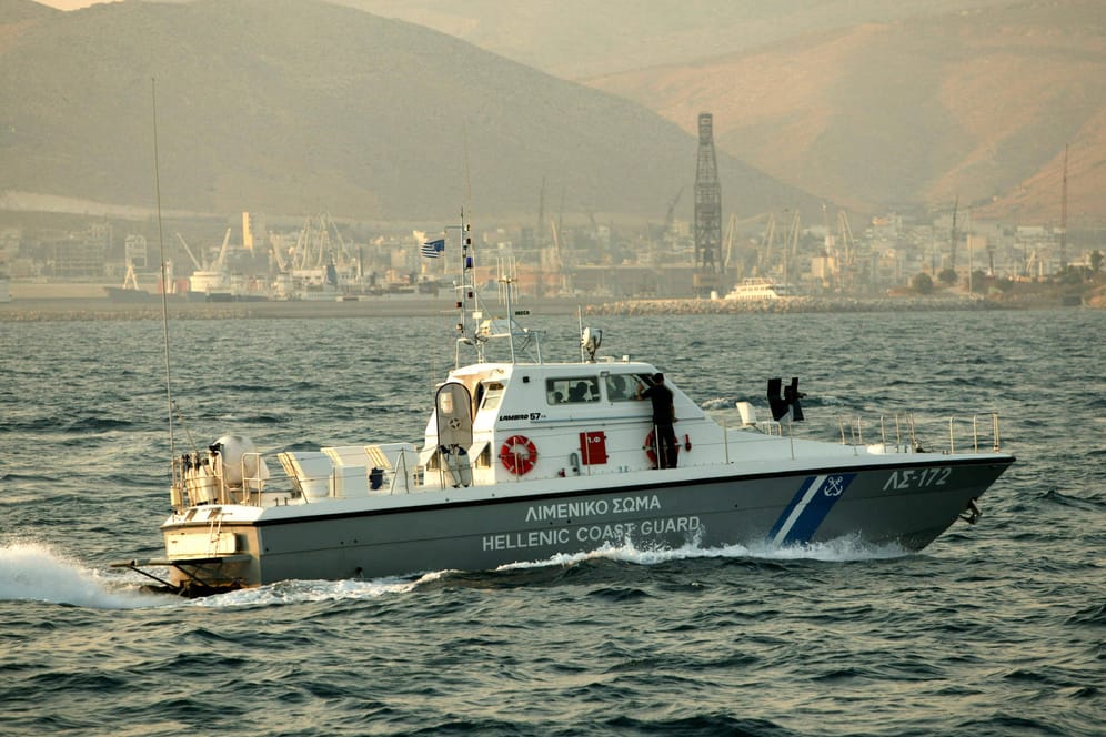 Ein Boot der griechischen Küstenwache: Die griechische Polizei weist die vermehrten Vorwürfe, Pushbacks durchzuführen, strikt zurück