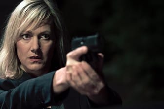 "Tatort: Liebe mich": Kommissarin Martina Bönisch (Anna Schudt) greift ein letztes Mal für das Team aus Dortmund zur Waffe.
