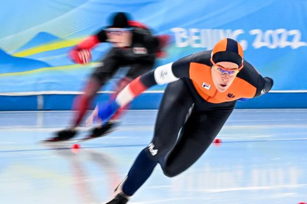 Die Eisschnellläuferin Ireen Wüst (r) aus den Niederlanden belegte bei ihrem letzten olympischen Rennen über 1000 Meter Rang sechs.