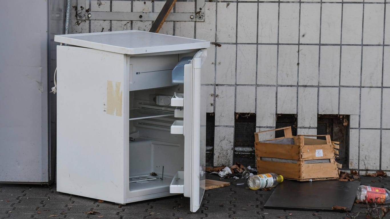 Ein ausgedienter Kühlschrank: Einige Haushaltsgeräte können über den Sperrmüll entsorgt werden.