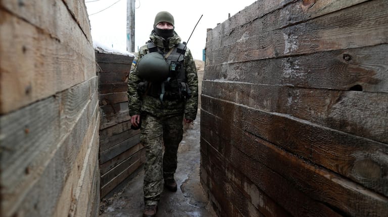 Ein ukrainischer Soldat im Donbas: Im Westen wächst die Angst vor einem russischen Angriff auf die Ukraine.