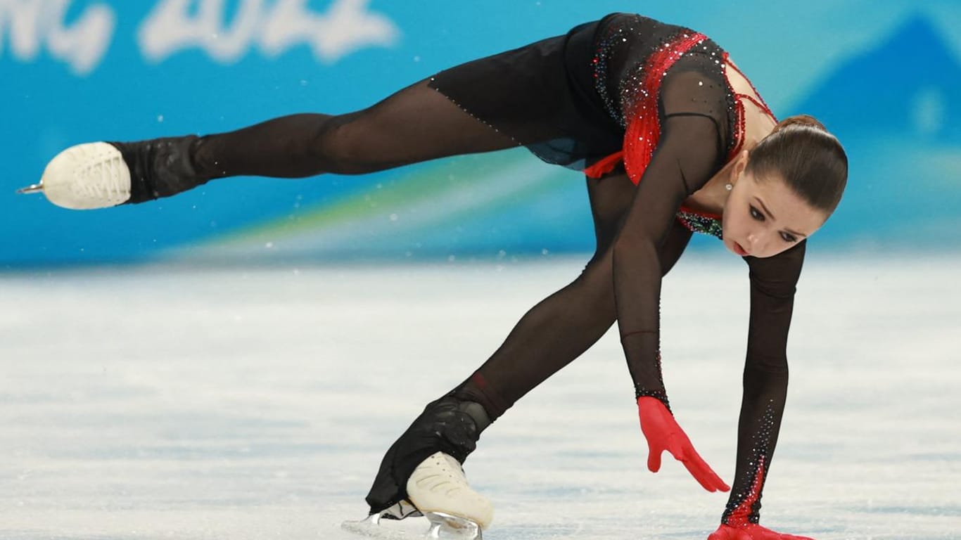 Kamila Walijewa: Die unter Dopingverdacht stehende russische Eiskunstläuferin leistete sich mehrere Fehler in ihrer Kür.
