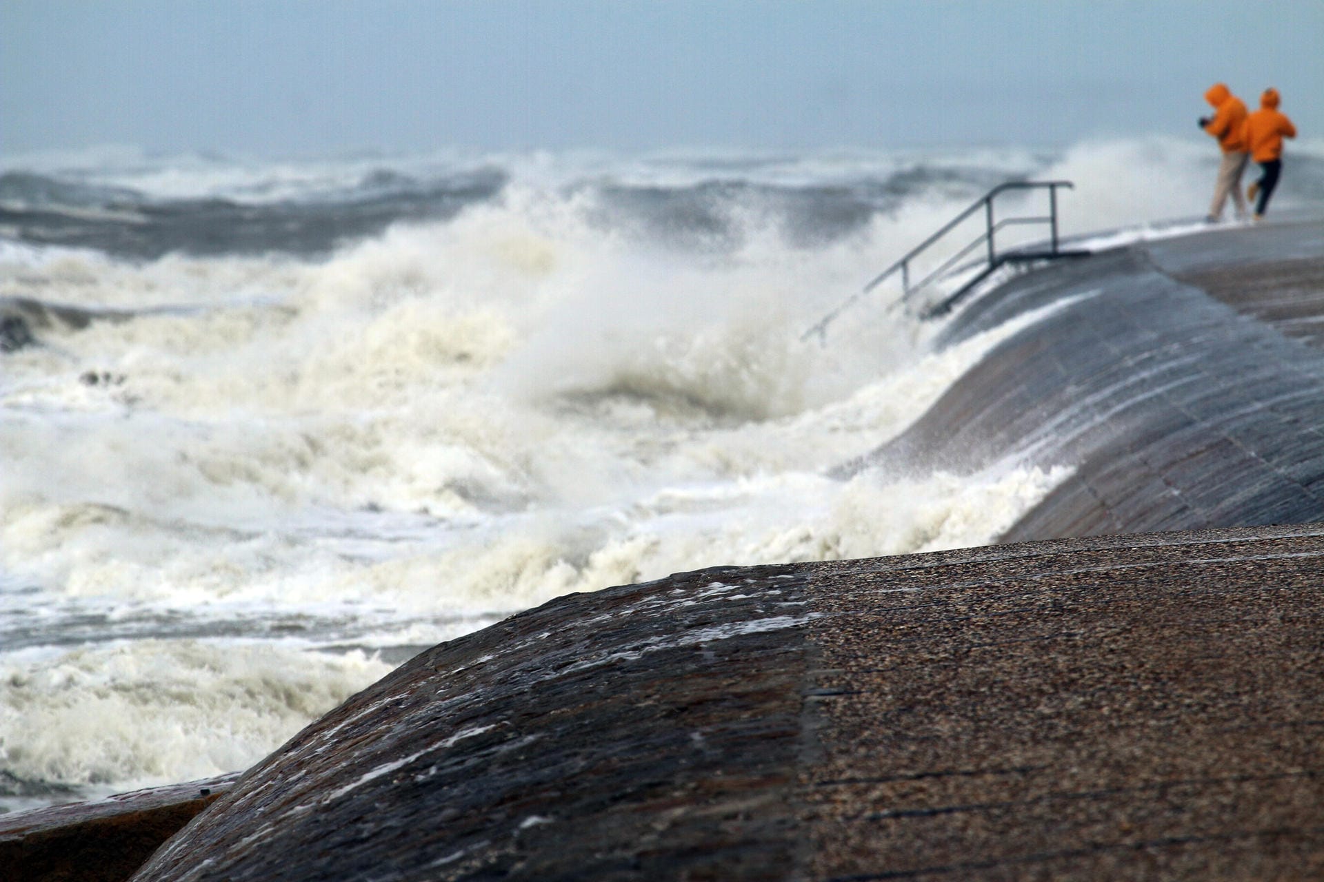 Norderney: Auf der ostfriesischen Insel sorgte der Orkan für hohe Wellen.