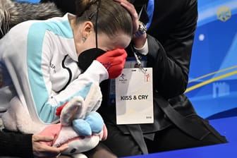 Die russische Eiskunstläuferin Kamila Walijewa konnte dem immensen Druck, der auf ihr lastete, nicht standhalten.