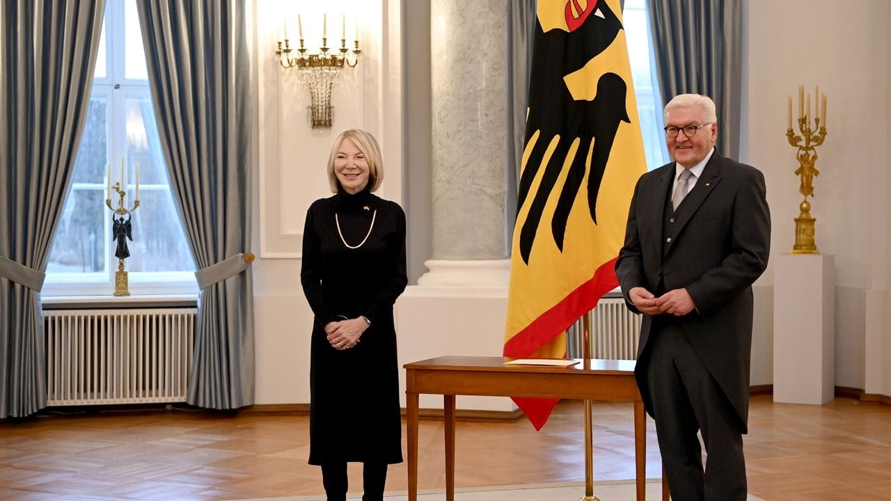 Amy Gutmann und Frank-Walter Steinmeier im Schloss Bellevue. Amy Gutmann und Frank-Walter Steinmeier im Schloss Bellevue.